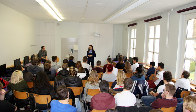 Elisa Shua Dusapin zu Besuch beim Collège & Lycée Saint-Charles